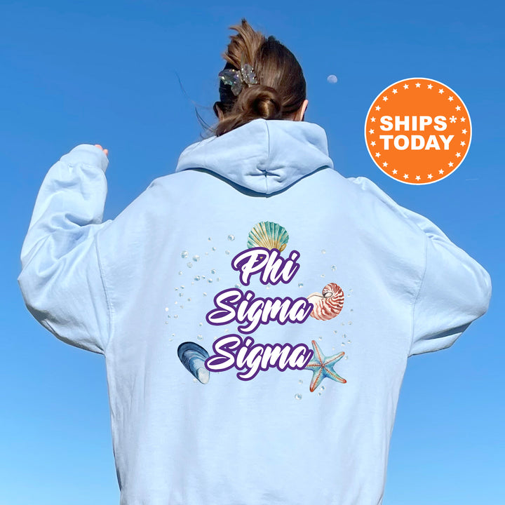 a woman wearing a white hoodie with the words pii siano siano