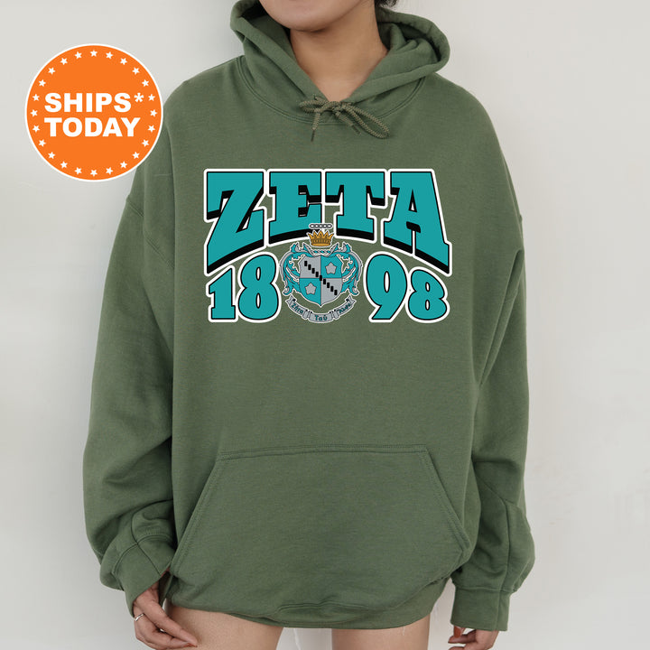 a woman wearing a green hoodie with the word zetta on it