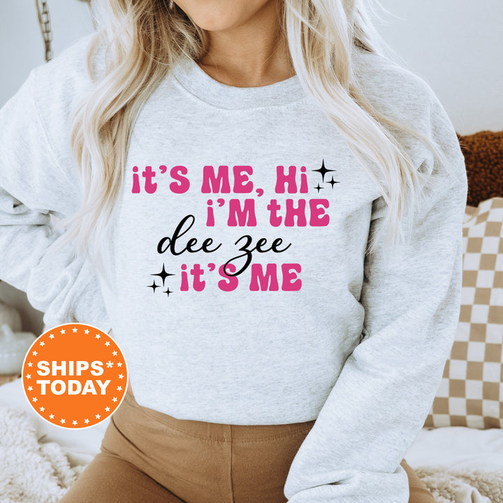 It's Me Hi I'm The Dee Zee It's Me | Delta Zeta Glimmer Sorority Sweatshirt | Big Little Sorority Gift | Sorority Apparel _ 15890g