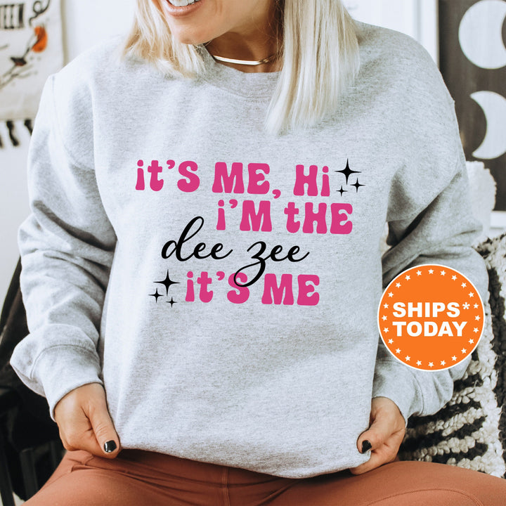 It's Me Hi I'm The Dee Zee It's Me | Delta Zeta Glimmer Sorority Sweatshirt | Big Little Sorority Gift | Sorority Apparel _ 15890g