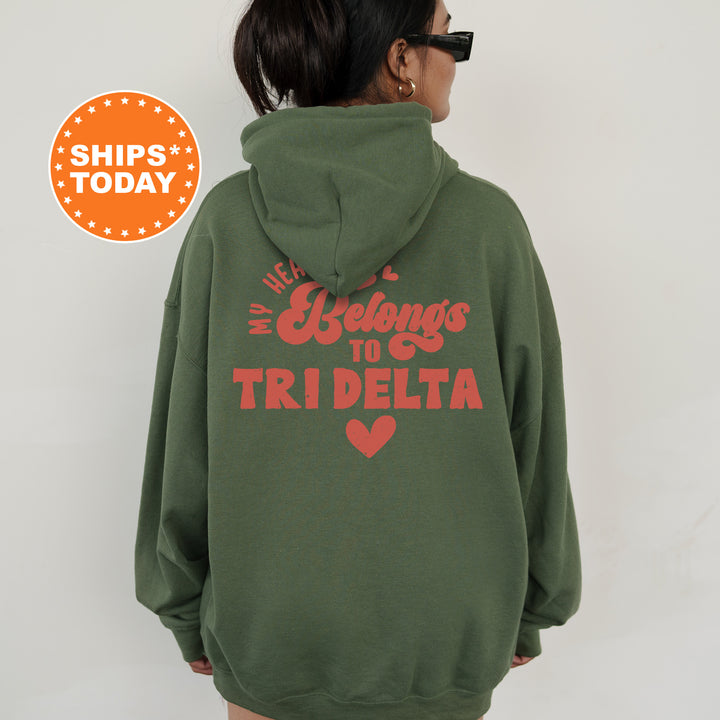 a woman wearing a green hoodie with the words, the feelings to tri delta