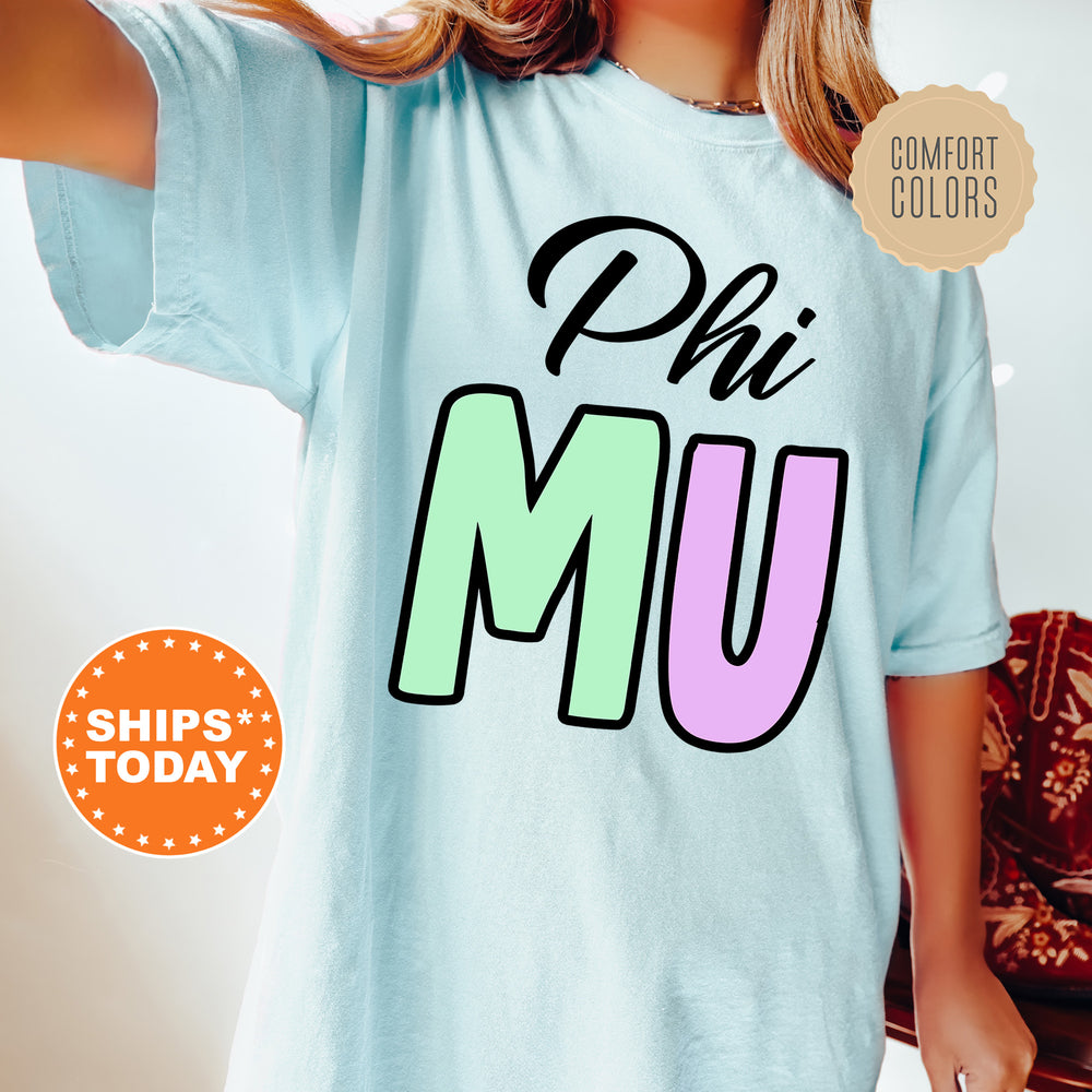 a woman wearing a shirt that says phi mu