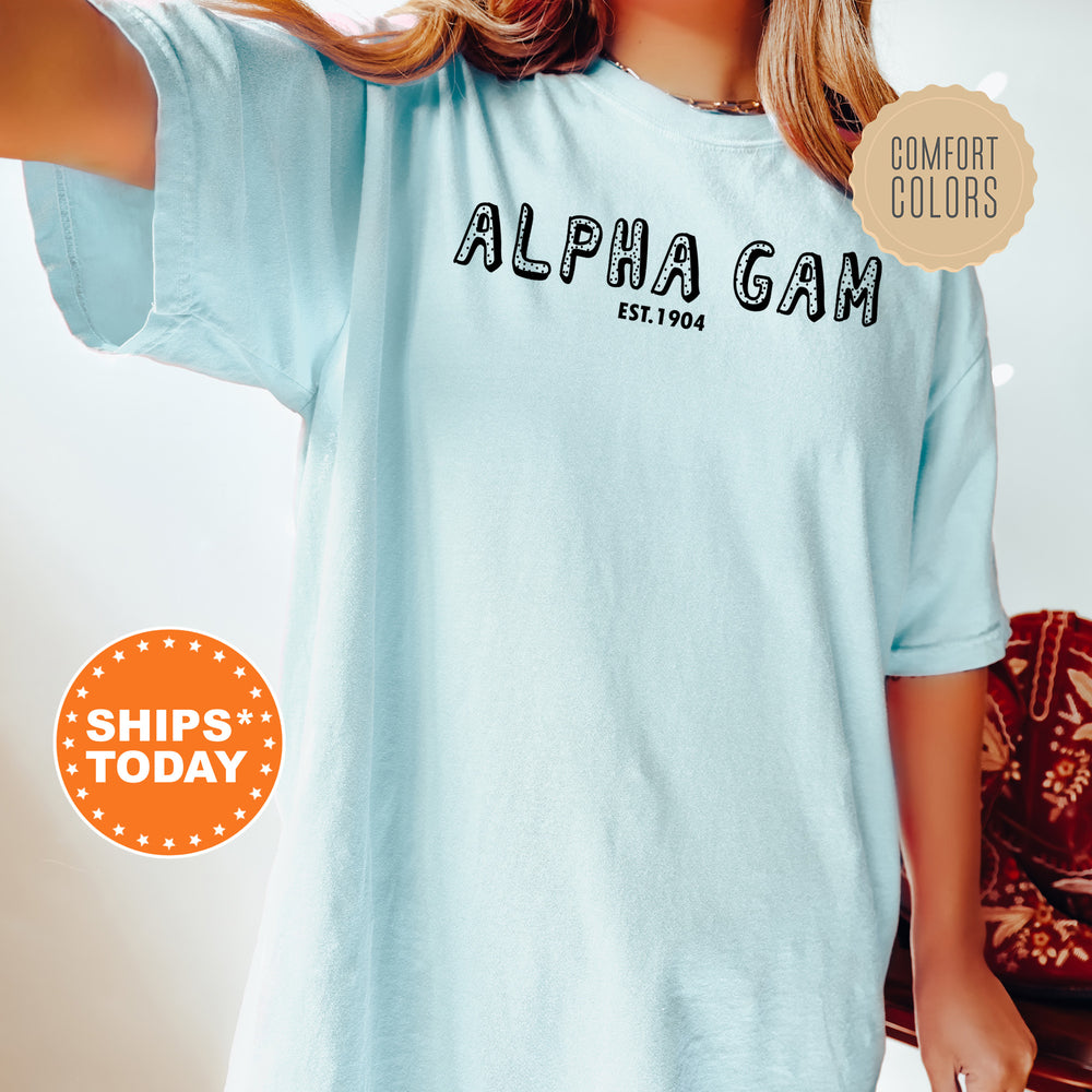 a woman wearing a light blue shirt with the words alpaga on it