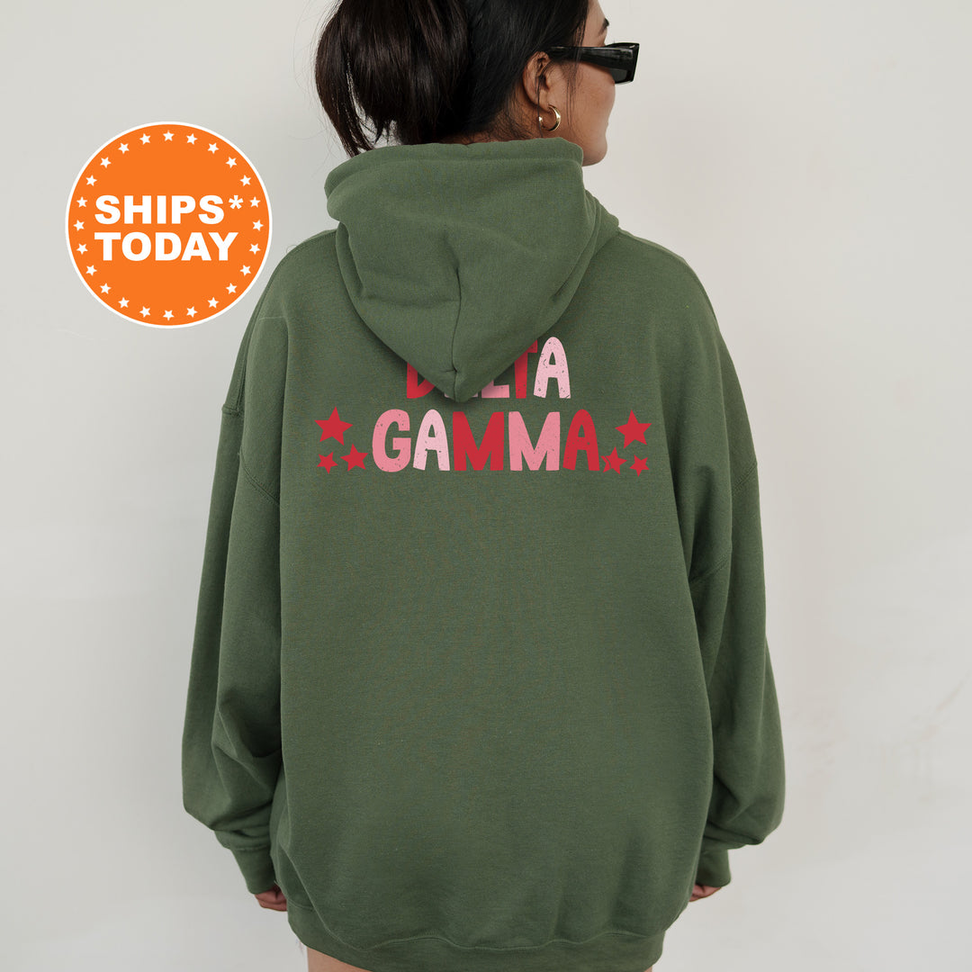 a woman wearing a green hoodie with the words la gama printed on it