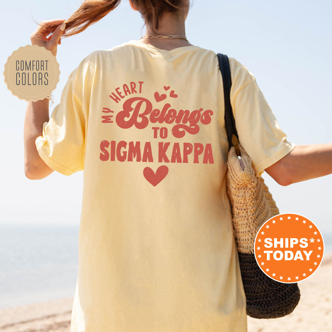 a woman holding a sign that says, heart belongs to stigma kapa