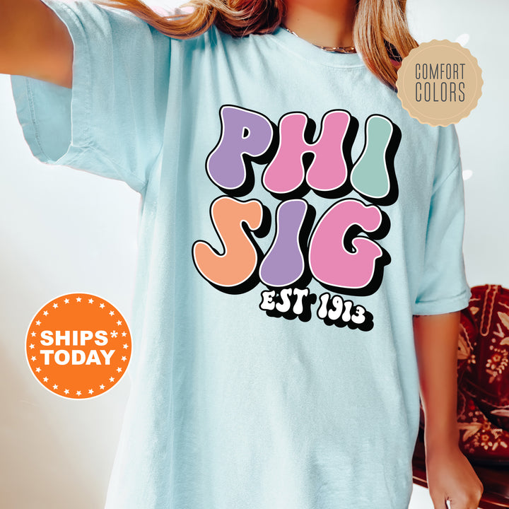 a woman wearing a t - shirt that says pul sig est tus