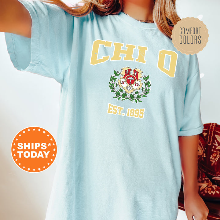 a woman wearing a blue shirt with the words chio on it