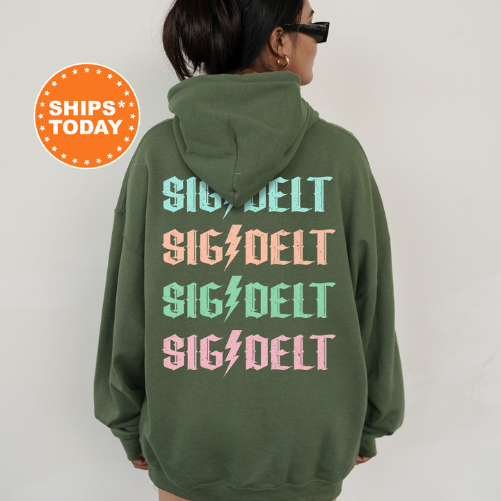 a woman wearing a green hoodie with the words sig, jet, si