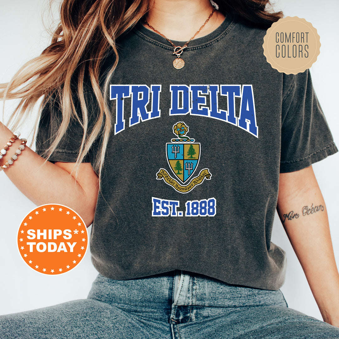 a woman wearing a shirt that says tri delta