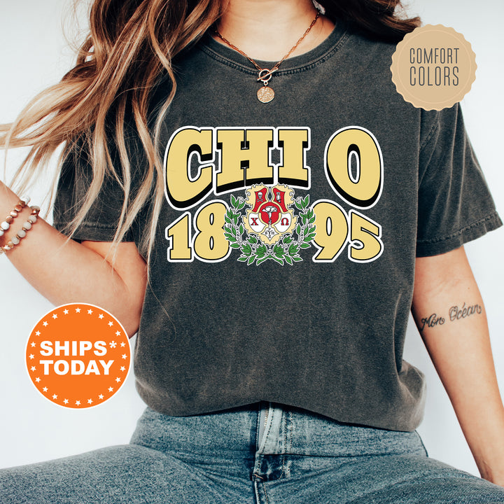 a woman wearing a black shirt with the words chilo on it
