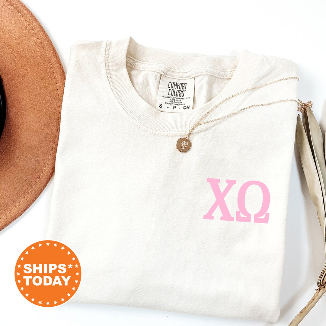 a hat and a t - shirt with the word xo on it